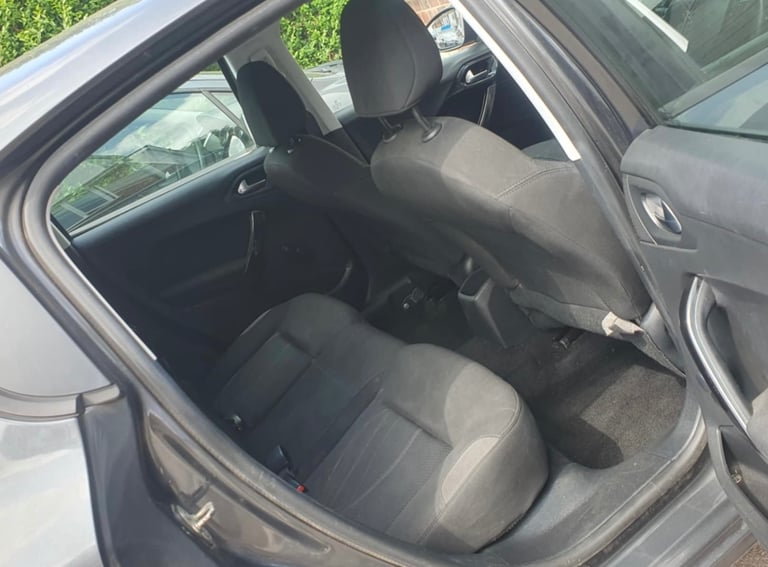 Peugeot, 208, Hatchback, 2013, Manual, 1398 (cc), 5 doors