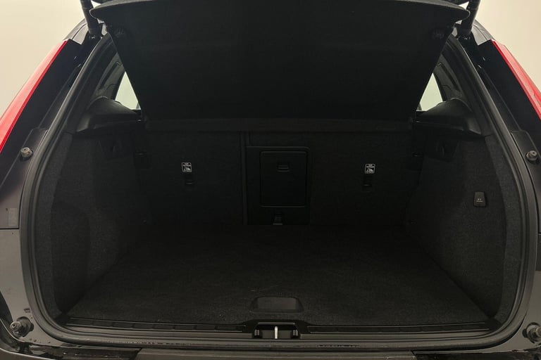 2023 Volvo XC40 Core, B3 mild hybrid, Petrol ESTATE Petrol/Electric Hybrid Automatic