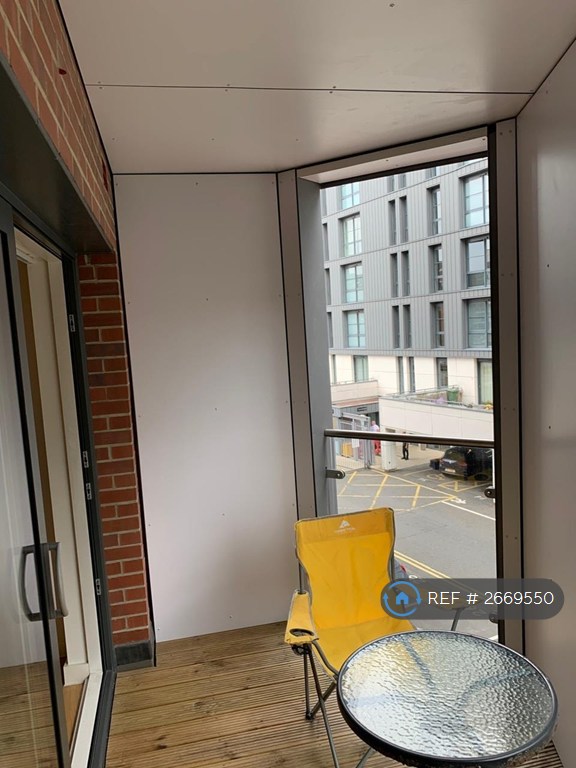 2 bedroom flat in Munday Street, Manchester, M4 (2 bed) (#2669550)