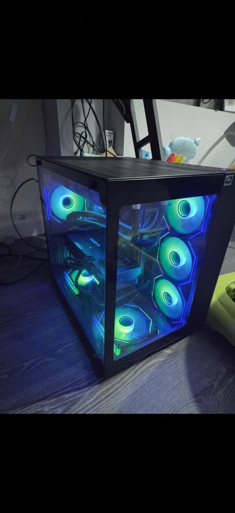 Amd rx 7060 xt  pc build setup Comes with ktc monitor  Keyboard, mouse and headset   Ryzen 7 5800X