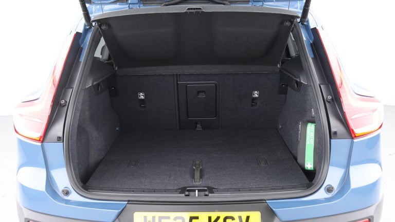 2025 Volvo XC40 B4 (P) Ultra Dark (Sunroof, Pilot Assist, 21' Alloys, BLIS) ESTATE Petrol/Electri...