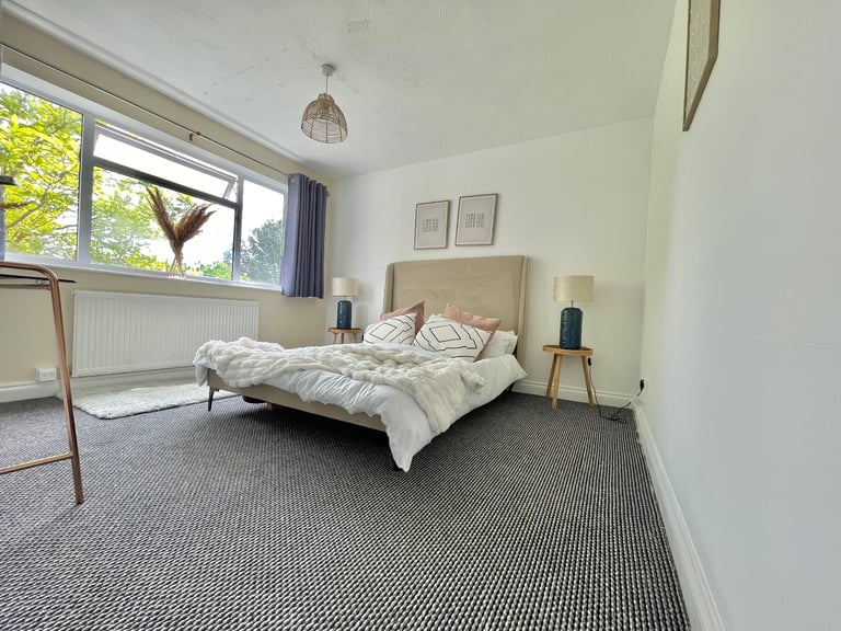 4 bedroom attached house Rugby centre 