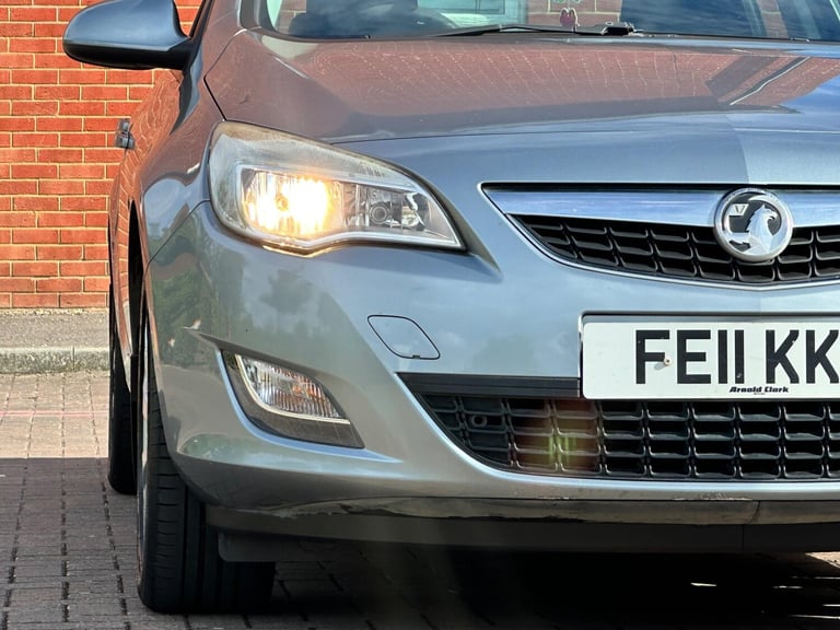 2011 Vauxhall Astra 1.4 16v Exclusiv Euro 5 5dr HATCHBACK Petrol Manual