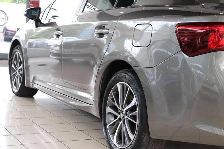 2017 Toyota Avensis 2.0 Avensis Business Edition+ D-4D 4dr Saloon Diesel Manual