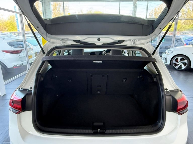 2022 Volkswagen Golf 1.5 TSI Life Hatchback 5dr Petrol Manual Euro 6 (s/s) (150 ps) 1 OWNER FROM ...
