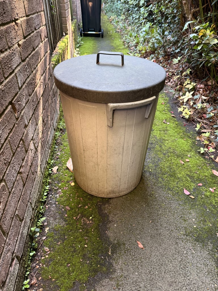 Dustbin, free to collector 