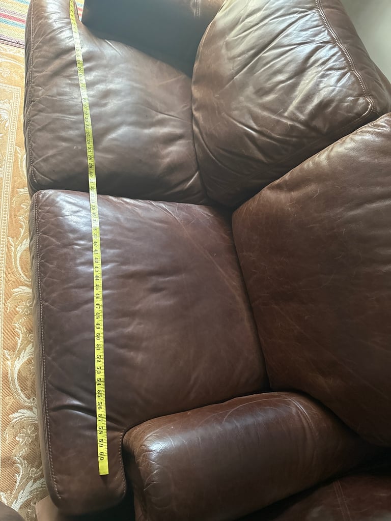 2seater leather sofa vgc  in brown 