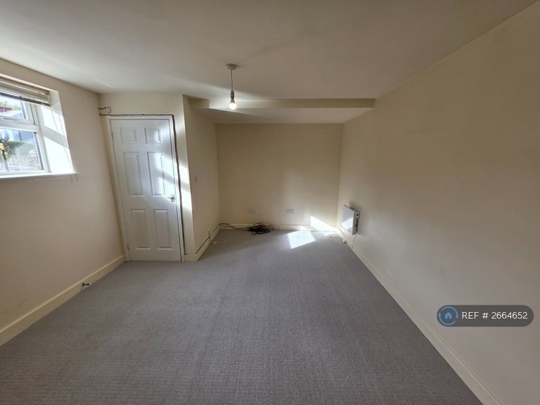 1 bedroom flat in Tomkinson Road, Nuneaton, CV10 (1 bed) (#2664652)