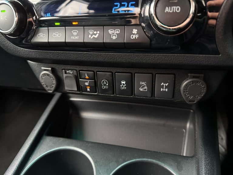 2020 Toyota Hilux 2.4 D-4D Invincible X Auto 4WD Euro 6 (s/s) 4dr (TSS) PICK UP Diesel Automatic