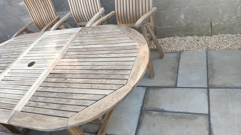 Extendable Winchester Collection Solid Teak  Garden Table & 5 Reclining Chairs & Cushions.