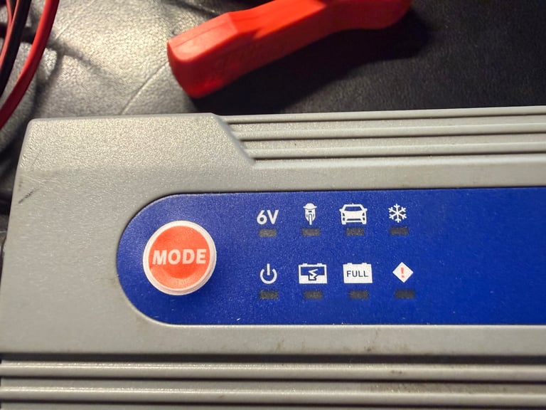 Ultimate Speed ULGD 3.8 A1 12V/6V Lead Acid Battery Charger - FULLY WORKING