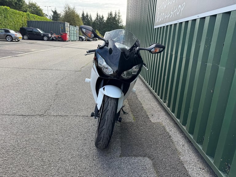 Honda CBR1000RR Fireblade 2008 White and Black 12k Miles Very Clean Bike 