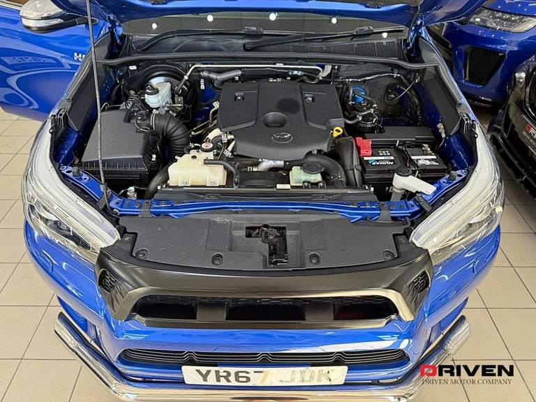 HUGE SPEC! TOYOTA HILUX INVINCIBLE 2.4 D-4D 4WD AUTO + NO VAT + FREE DELIVERY!