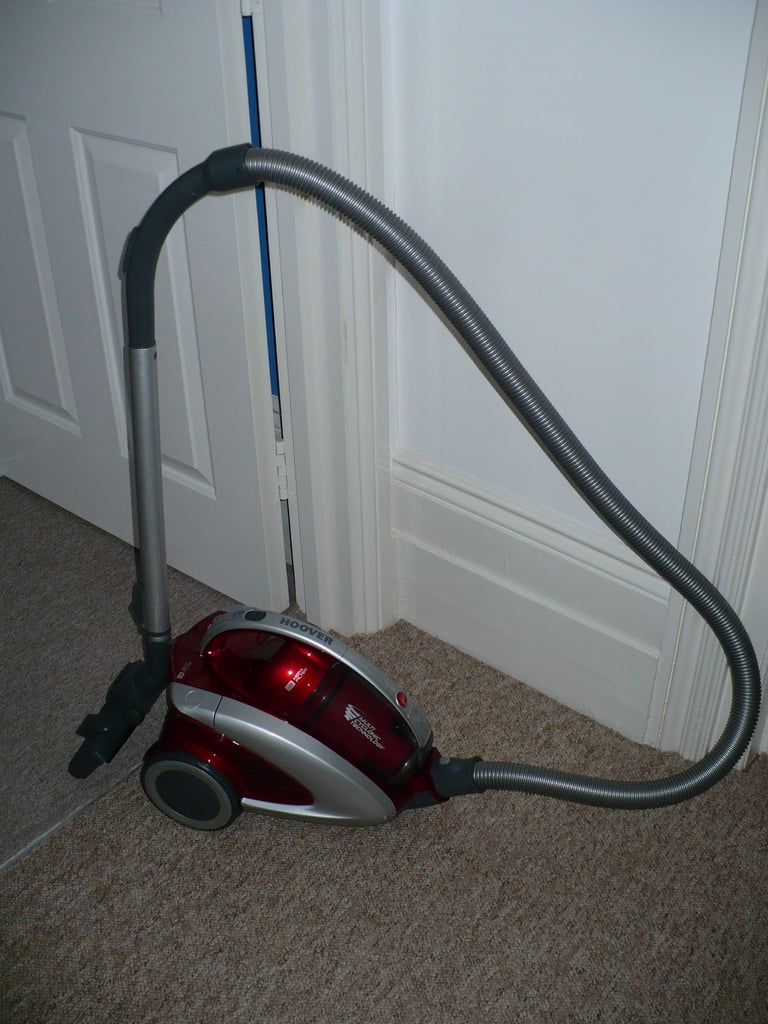 Hoover Curve Bagless Vacuum Cleaner TCU 1410 with Accessories in excellent condition
