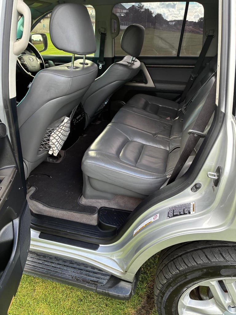 Toyota Land Cruiser v8 
