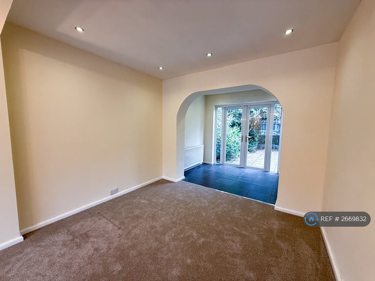 3 bedroom house in Bankside Road, Manchester, M20 (3 bed) (#2669832)