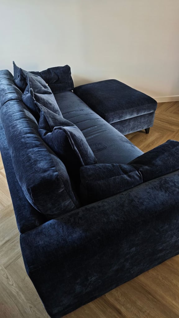Ted Baker × DFS Brompton Grande Sofa – Pillows & Ottoman Included – Excellent Condition – £750