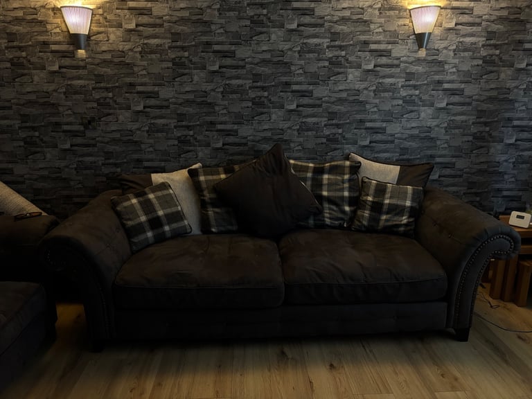 2 4 seater sofas’
