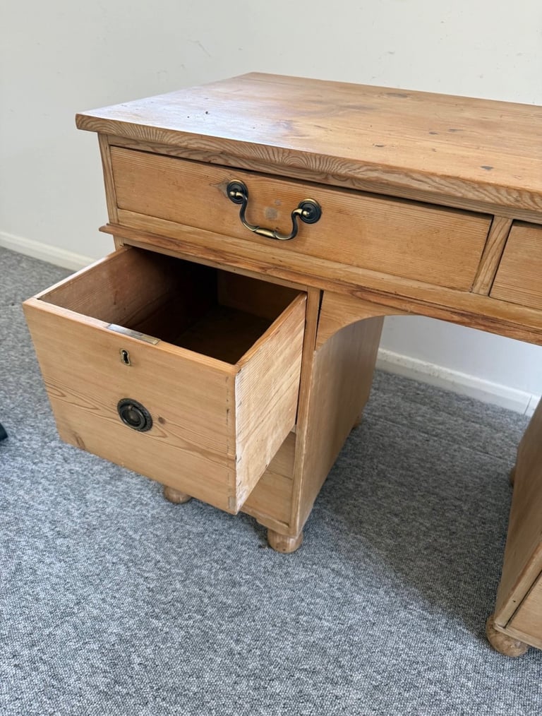 Beautiful Pine Desk