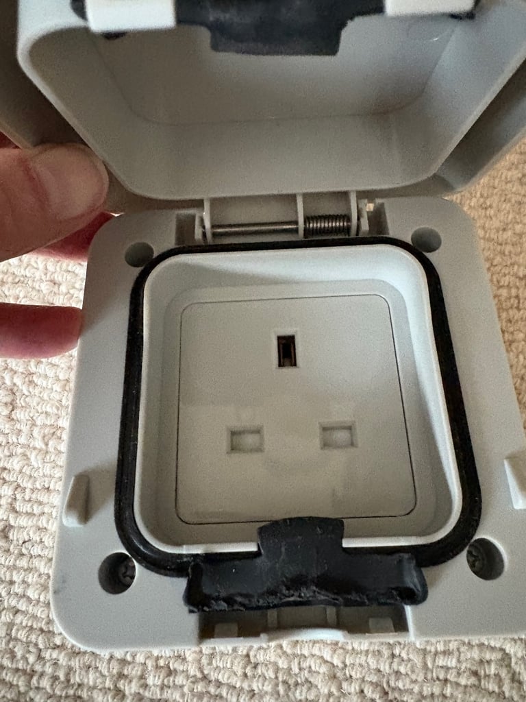 image for New 13 Amp 250 Volt Waterproof 1 Gang Socket