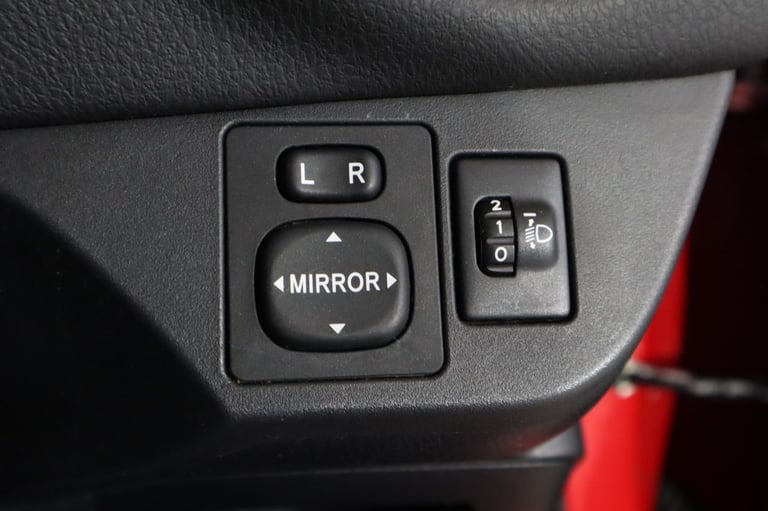 2014 Toyota Yaris 1.33 Dual VVT-i Excel Hatchback 5dr Petrol Manual Euro 5 Euro 5 (99 ps) Hatchba...