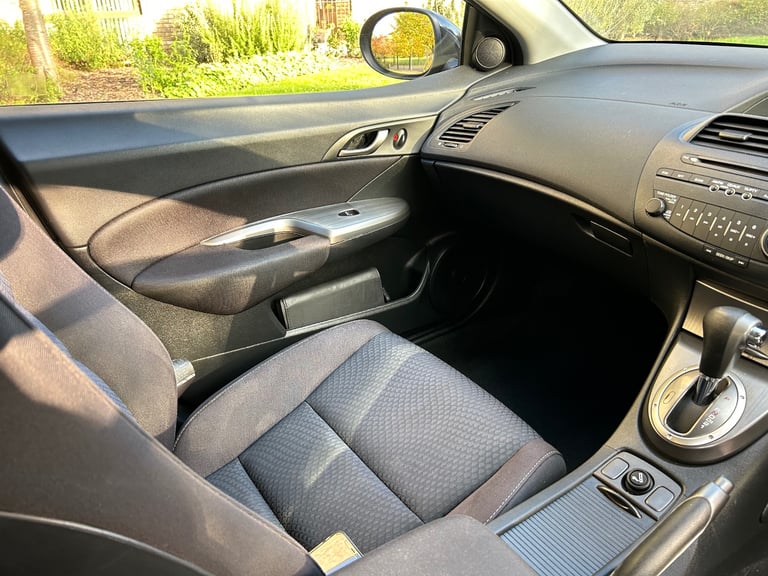 FACE LIFT 2009 HONDA CIVIC 1.8 FULL AUTOMATIC PETROL LOW MILEAGE 90k.,drives superb,great condition 