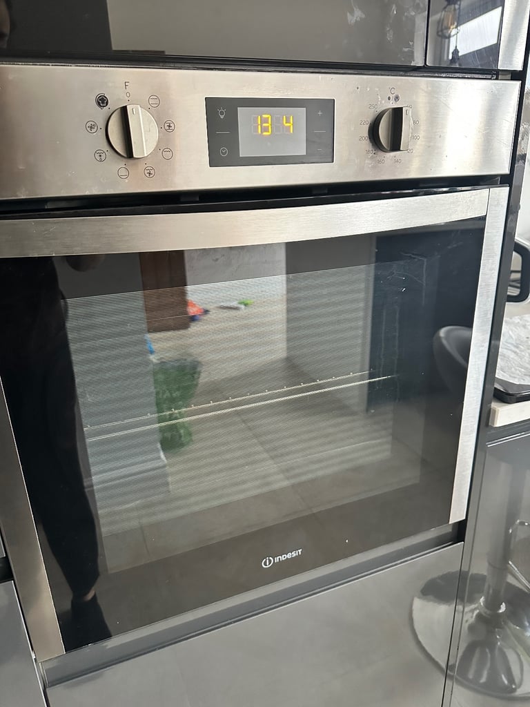 image for Indesit 71 litre built in electric oven 