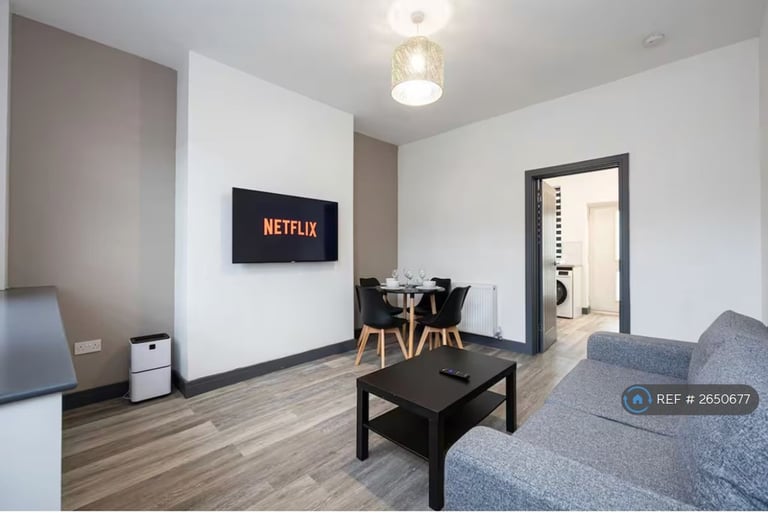2 bedroom house in Denton, Denton, Manchester, M34 (2 bed) (#2650677)