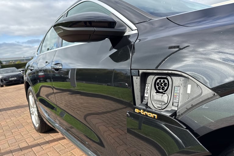 2022 Audi e-tron Sportback Technik 50 quattro 230,00 kW SUV ELECTRIC Automatic