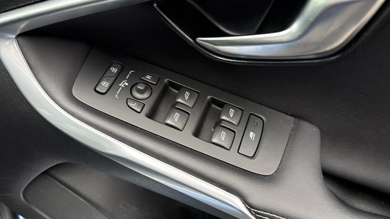 2019 Volvo V40 T3 [152] R DESIGN Edition 5dr Geartronic Petrol Hatchback Hatchback Petrol Automatic