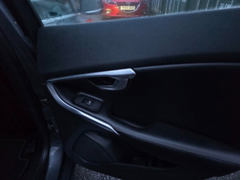 2013 Volvo V40 D3 R DESIGN 5dr HATCHBACK Diesel Manual