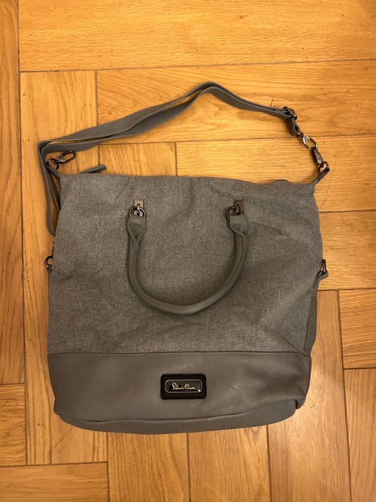 Stylish Limited Edition Silver Cross Pram/ Pushchair, grey with stunning fur liner