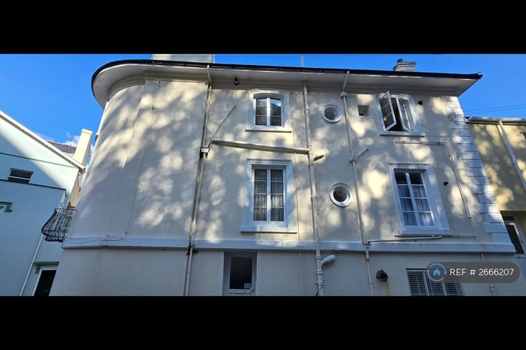 image for 3 bedroom flat in Park Hill Road, Torquay, TQ1 (3 bed) (#2666207)