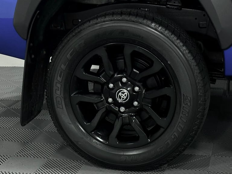 2021 (71) Toyota Hilux Invincible X Pickup Double Cab 2.8 D-4D Auto ( 204 bhp )