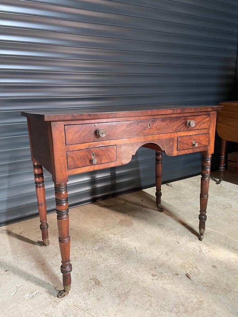 image for Beautiful Mahogany Dressing Table