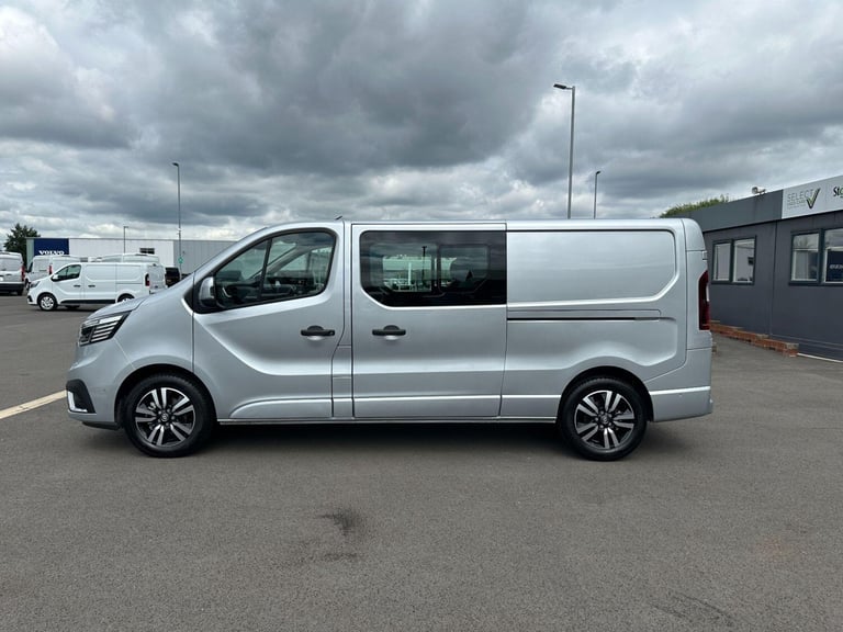 2024 Renault Trafic 2.0 dCi Blue 30 Extra Sport Crew Van EDC LWB Euro 6 (s/s) 6dr WINDOW VAN Dies...