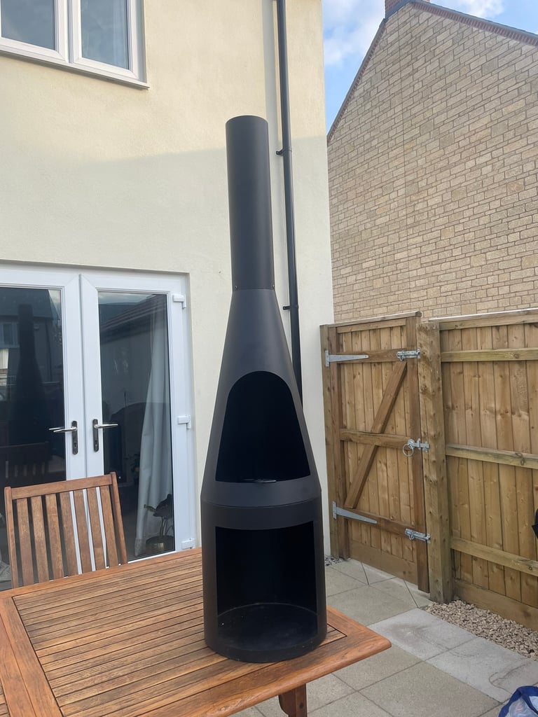 Chimnea with log store - never used