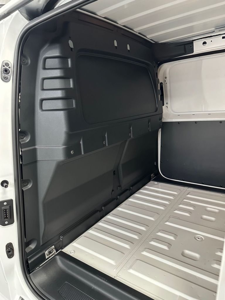 2024 74 VOLKSWAGEN CADDY MAXI 2.0 TDI C20 COMMERCE PANEL VAN 6DR DIESEL MANUAL L