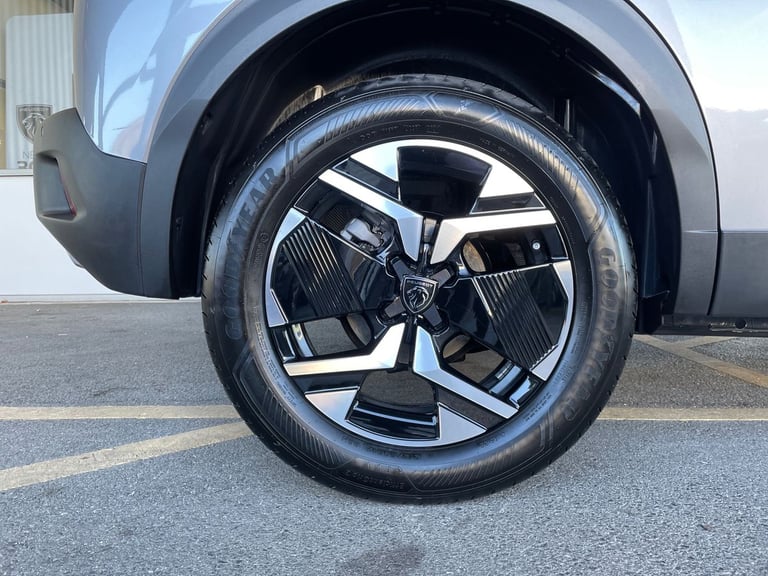 2025 Peugeot 2008 1.2 PureTech 130 Allure 5dr Estate Petrol Manual