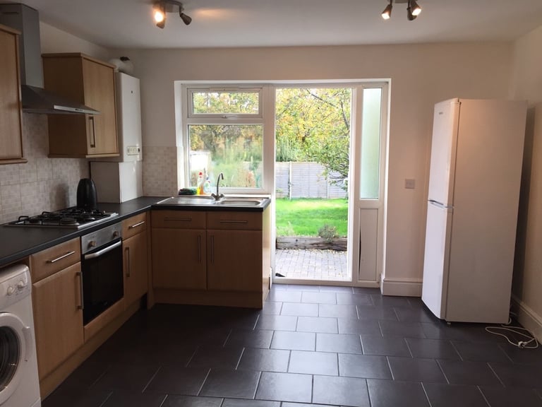 REFURBISHED FOUR BEDROOM HOUSE FOR RENT FILTON BRISTOL FOR WORKING PROFESSIONALS OR STUDENTS! 