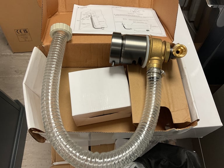 Scudo bath filler, overflow and waste in gunmetal