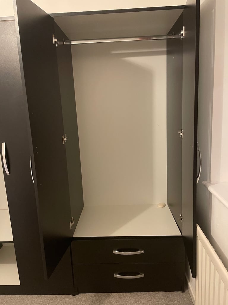 Mirrored wardrobe - Black