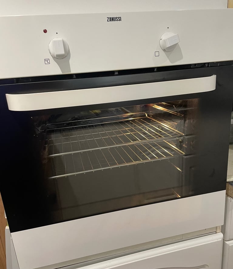 Zanussi single fan oven 
