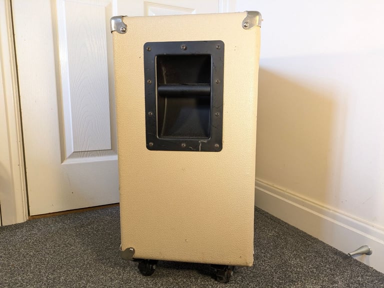 Zilla Guitar Cabinet two Celestion G12 speakers