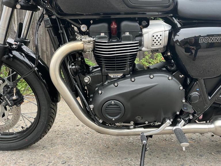 TRIUMPH BONNEVILLE T100, 2025(75), 6 DELIVERY MILES, STUNNING MOTORCYCLE, £8995