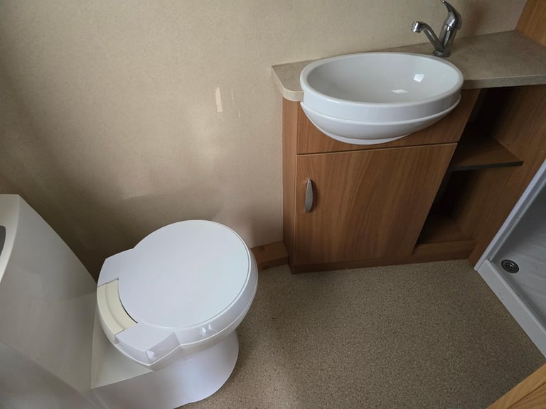 2011 Swift Charisma 545 4 Berth Double Dinette Caravan, Motor Mover