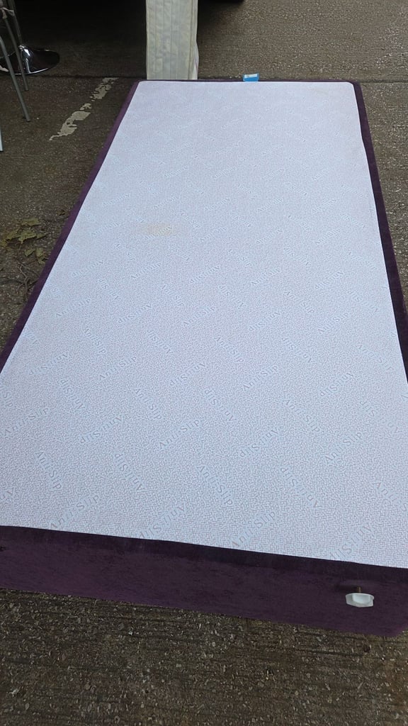 Single divan bed 
