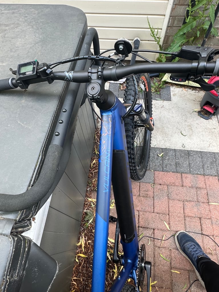 Carrera Vulcan e-bike medium frame excellent condition worth £1500