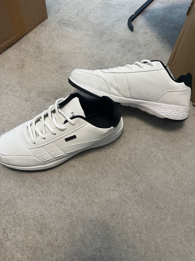Men’s trainers size 9