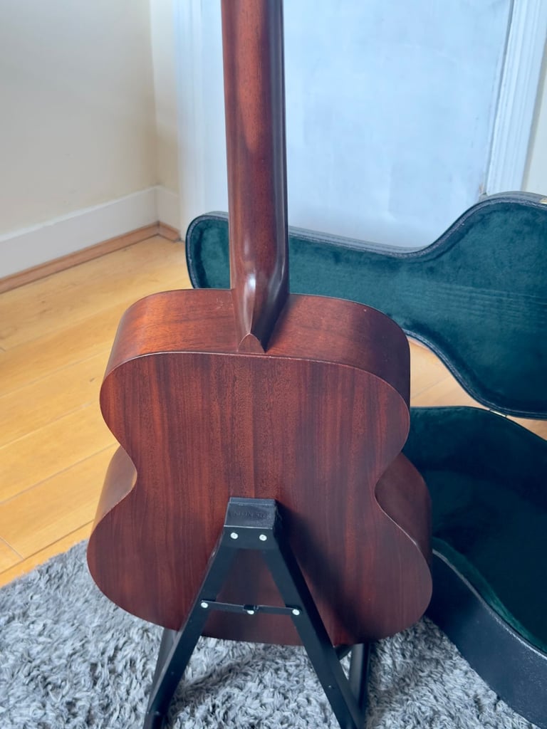 Martin 000-15M All Solid Mahogany Acoustic Guitar + Hard Case